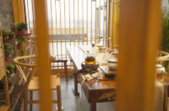 Dandong Yi Inn (Yalujiang Broken Bridge Branch)