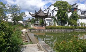 Huangshan North Station Inn