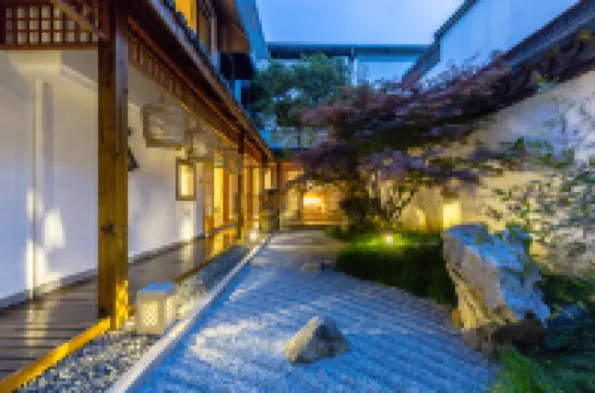 Hangzhou Qizai Holiday Homestay (Manjuelong Branch, West Lake Scenic Area) Hotels near Hangzhou Zoo