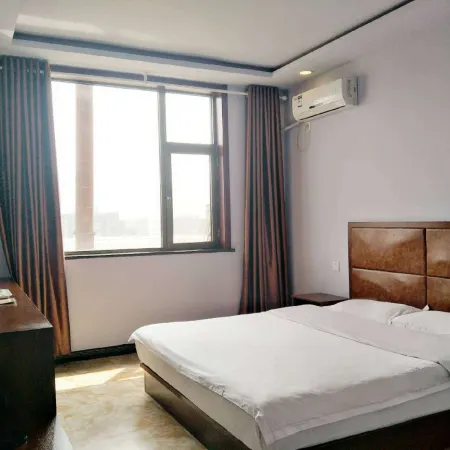Luliang Starlight Hotel
