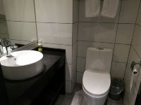 莱雅轻居主题酒店(成都理工大学店) - 海洋之恋大床房