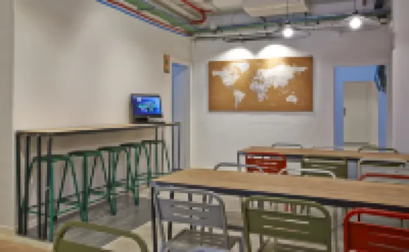 Hola Hostal Collblanc