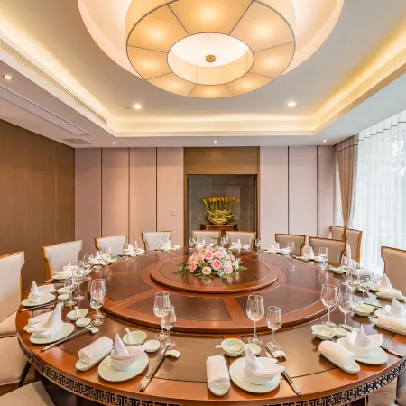 Rezen Select Hotel (Qiandao Lake Central Lake Area)