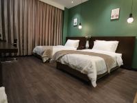克拉玛依顿森主题酒店 - 绿野仙踪主题双床房
