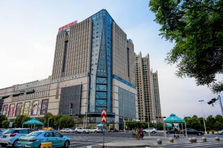 Jinxuan Select Hotel (Xiaogan East Railway Station Yintai City Branch) Отели в г. Сяоган