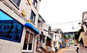 OYO Rooftop Hostel