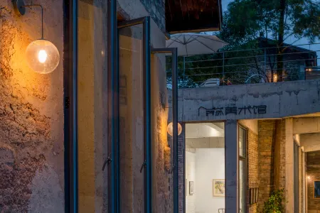 Chongqing jiewai Art Museum Homestay Отели рядом с достопримечательностью «Chongqing Machinery and Electronics Polytechnic College»