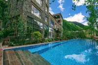 Gongdeling Manor Hotels in Li County