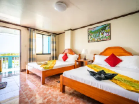 บลูคอรัลส์ บีชรีสอร์ท โรงแรมในดาอันบันตายัน