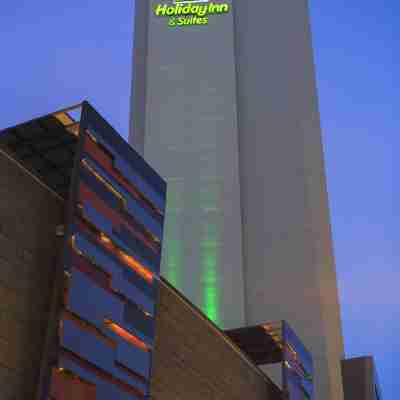 Holiday Inn & Suites Makati Hotel Exterior