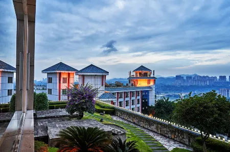 Luzhou Nanyuan Hotel Отели рядом с достопримечательностью «Zhangba Guiyuan Forest»