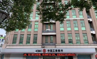 Jinjiang Hotel (Jiangyin Babaiban South Gate Subway Station)