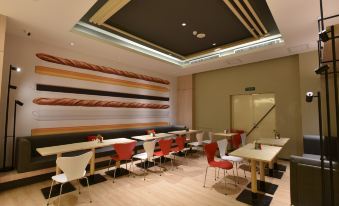 Ibis Hotel (Lanzhou West Railway Station)