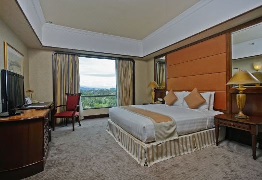 2. 더 퍼시픽 수트..