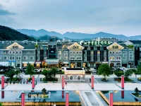 Four Seasons Qingteng Garden Hotel (Xikou Chiang's Hometown) Hotels in Xuedou Temple/Chiang's Hometown/Xikou Scenic Spot