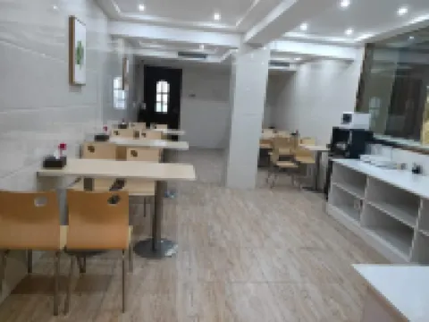 Qingmu Hotel (Chaohu Wanda Plaza Dongtang Road)