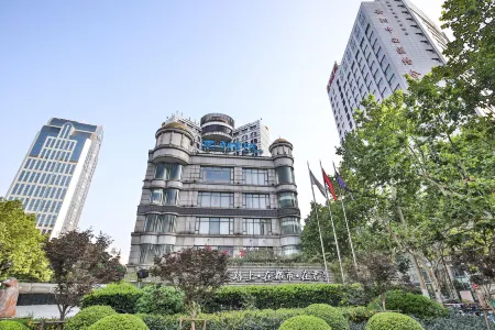 SSAW Boutique Hotel Shanghai Boyang（Fudan University） Отели рядом с достопримечательностью «Shanghaitiyu College»
