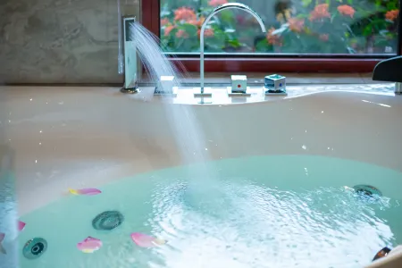 Puzhehei pinxiangge heyuan inn