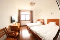 Ziquejie Baishuidong Hostel