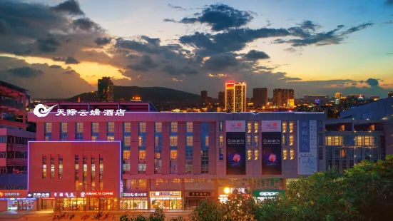 Skyline & Cloud Hotel