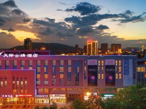 Skyline & Cloud Hotel