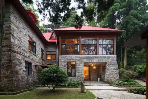 Mount Lu and garden villa