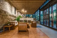 Floral Hotel· Fuquan Mountain Hotel (Yimeng Mountain Tourist Area Mengshan National Forest Park) Hotels in Pingyi