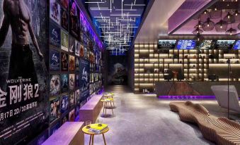 Hengda Film Hotel (High School Branch of No. 4 Middle School, Suoluowan Commercial Street, Haikou)