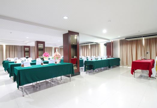 Convenient Grand Plus 호텔