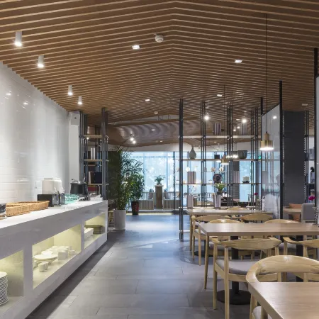 Xinyang Nanwan Lake Camellia Hotel