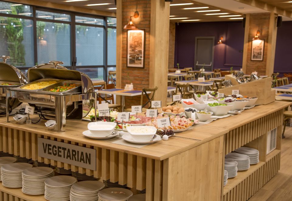 3. 이베리아 인 호..