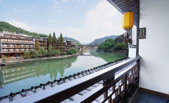 Qiju Shuian High-end Riverview Hostel