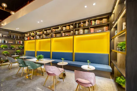 Y Hotel(Peizhou Pizhou Peach Blossom Island Branch) Отели в г. Пичжоу