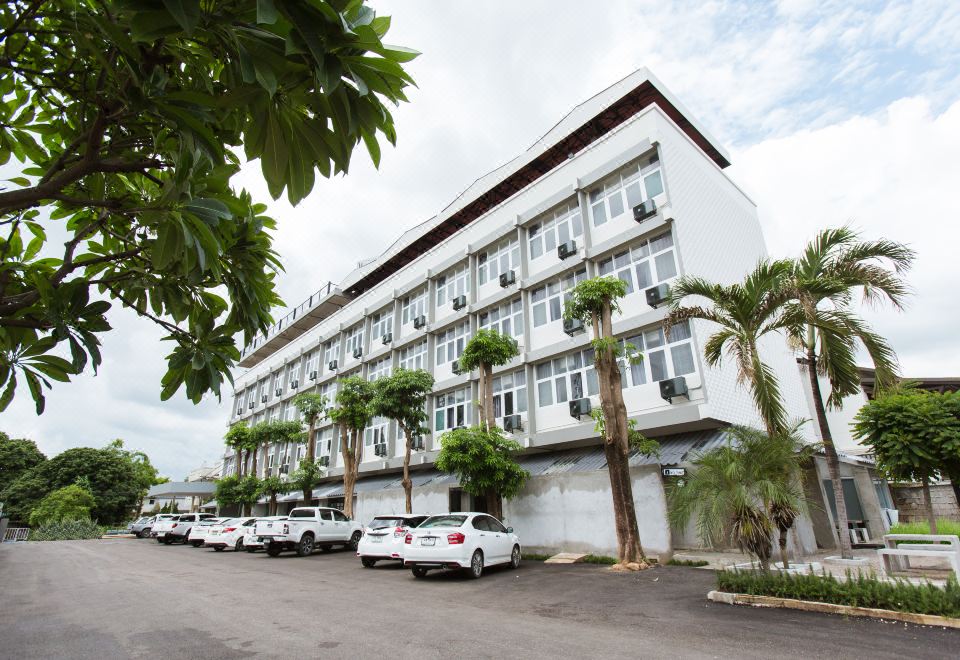 앳 더 트레인 호텔의 야외 수영장 사진