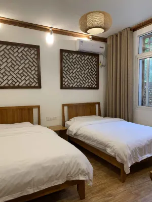 Baoxing Xinleyuan Homestay Hotels near Fengtongzhai Dengchigou Scenic Area