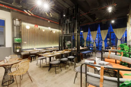 Em Oi Hotel Отели рядом с достопримечательностью «Лонг Шон»