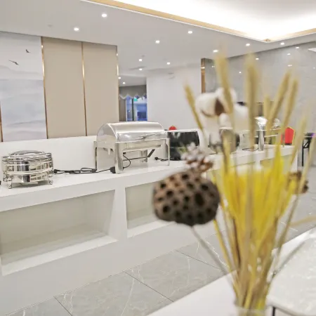 Lavande Hotel (Qingzhen Vocational Education City Guizhou Branch)