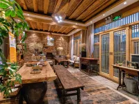 Ad 1727 Hostel Hotels in Huize