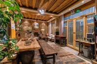 Ad 1727 Hostel Hotels in Huize