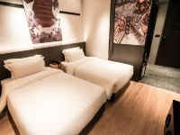 ZMAX HOTELS(武汉江汉路步行街璇宫店) - 两张床L