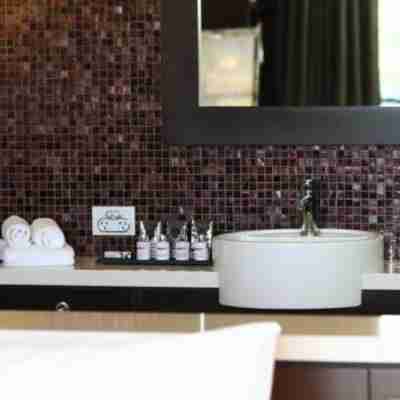 Chateau Elan at The Vintage Rooms