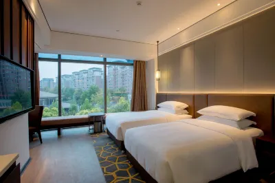 Xipan Select Hotel (Huayuan Road Yingcai Street) Отели рядом с достопримечательностью «Хэнаньский институт животноводства и экономики (Колледж англ.)»