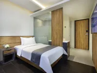 Erian Hotel Hotels near OPPO Service Center Jakarta Roxy