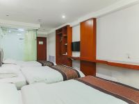 平凉创新酒店 - 高级三床房