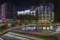 Borrman Hotel (Shaoguan The History East Street Fengcai Building) Hotels near Lantian Oil And Grain Boutique Fair Price Store