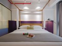 Y酒店(重庆大坪龙湖时代天街石油路店) - 浪漫定制大床房
