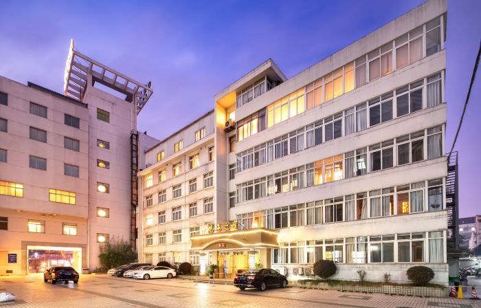 Comfortable hotel inn（Hotels at Jiangsu University of Science and Technology）