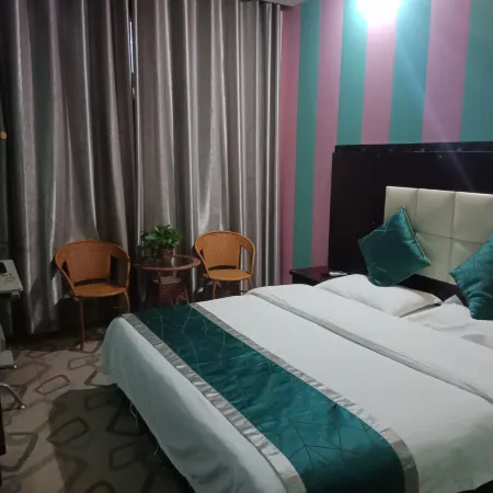 Tongbai Oriental Pearl Business Hotel