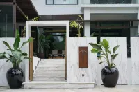 Origins Lodge (Yangshuo Yulongriver Designer) Hotels near Julong Pool