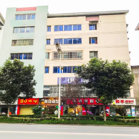 Suining yiqin business hotel